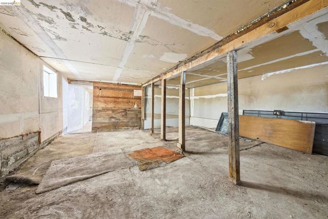 2217 E 24Th St, Oakland, CA 94606