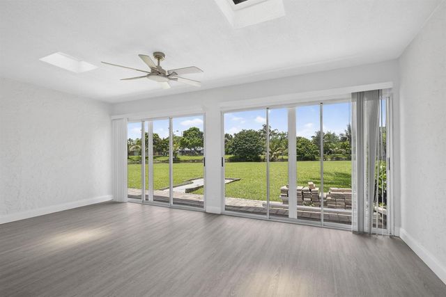 148 Village Walk Drive 24, Royal Palm Beach, FL 33411