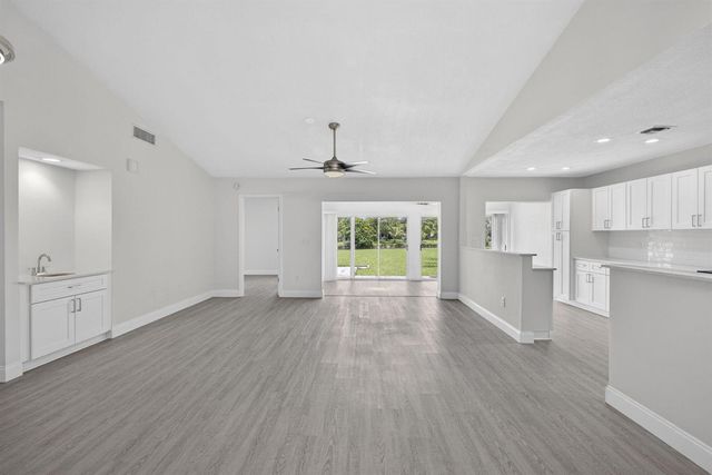 148 Village Walk Drive 24, Royal Palm Beach, FL 33411