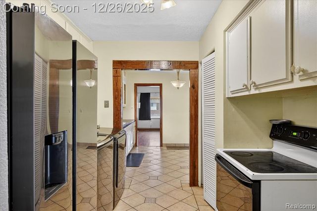 13440 Charlotte Avenue, Warren, MI 48089