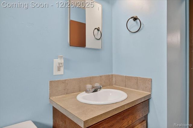 13440 Charlotte Avenue, Warren, MI 48089