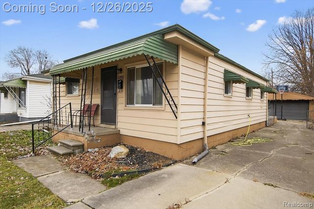 13440 Charlotte Avenue, Warren, MI 48089