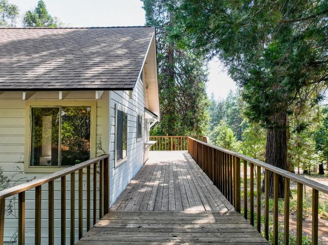 12117 Boundary Way, Grass Valley, CA 95945