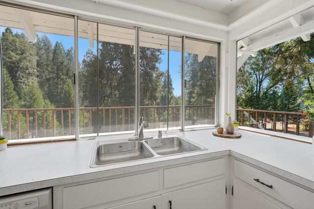 12117 Boundary Way, Grass Valley, CA 95945