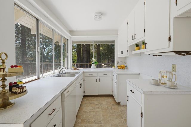 12117 Boundary Way, Grass Valley, CA 95945