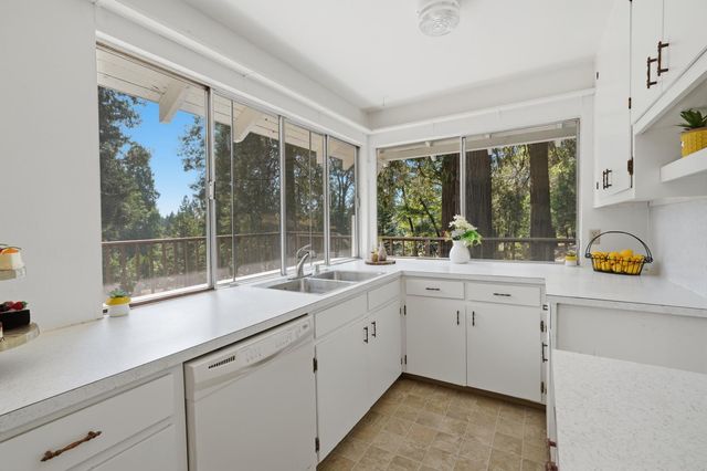 12117 Boundary Way, Grass Valley, CA 95945