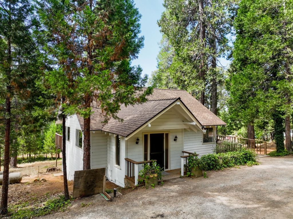 12117 Boundary Way, Grass Valley, CA 95945