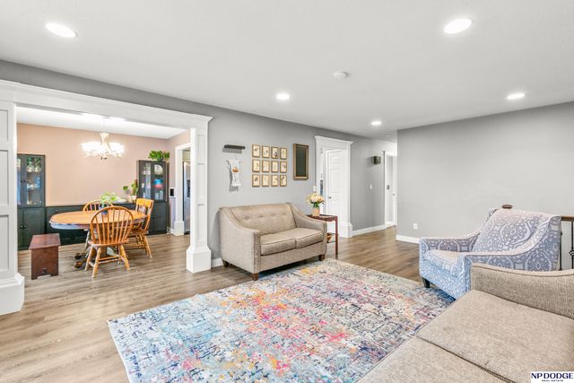 11698 Roanoke Boulevard, Omaha, NE 68164