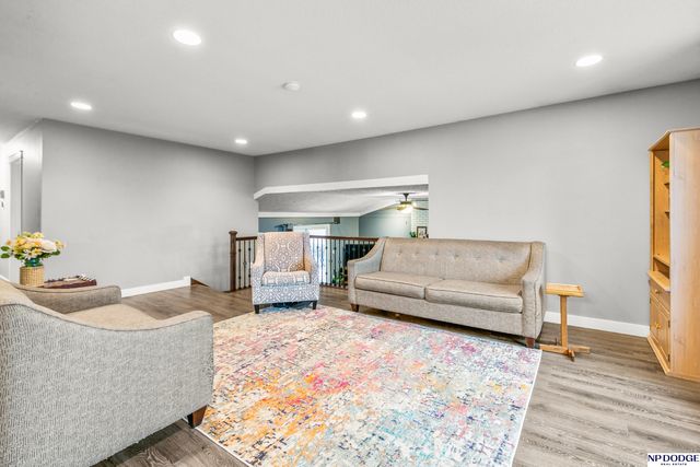 11698 Roanoke Boulevard, Omaha, NE 68164