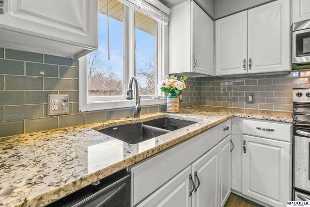 11698 Roanoke Boulevard, Omaha, NE 68164