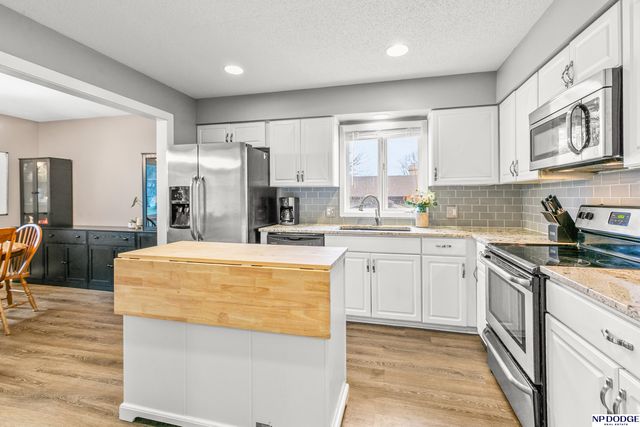 11698 Roanoke Boulevard, Omaha, NE 68164