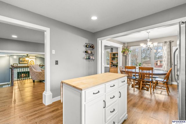 11698 Roanoke Boulevard, Omaha, NE 68164