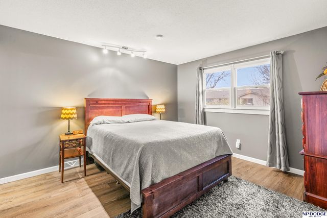 11698 Roanoke Boulevard, Omaha, NE 68164