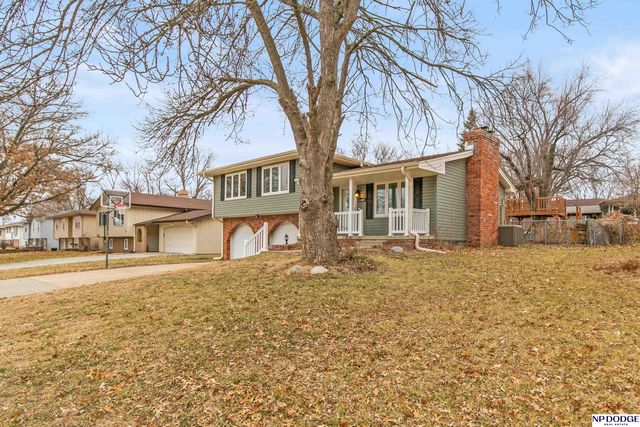 11698 Roanoke Boulevard, Omaha, NE 68164