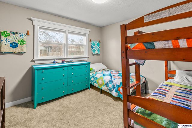 11698 Roanoke Boulevard, Omaha, NE 68164