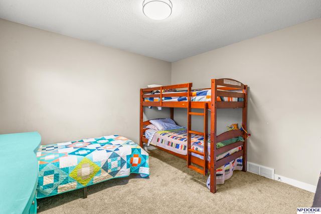 11698 Roanoke Boulevard, Omaha, NE 68164