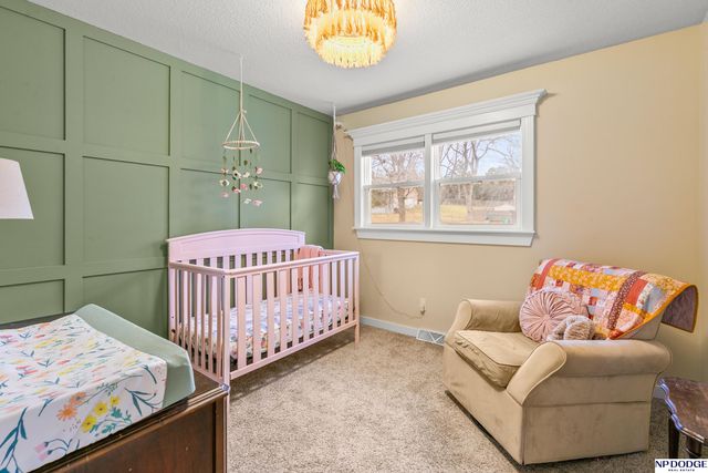 11698 Roanoke Boulevard, Omaha, NE 68164