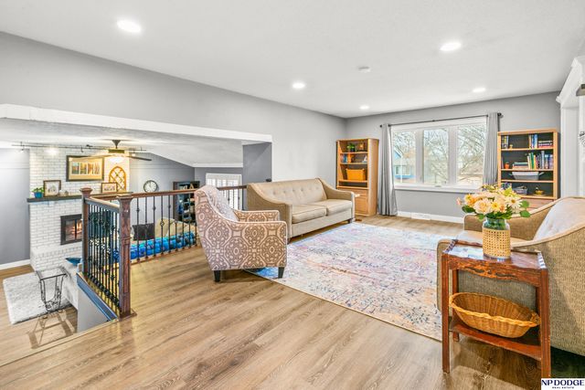 11698 Roanoke Boulevard, Omaha, NE 68164