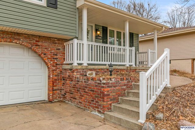 11698 Roanoke Boulevard, Omaha, NE 68164