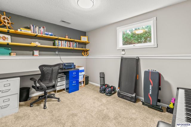 11698 Roanoke Boulevard, Omaha, NE 68164