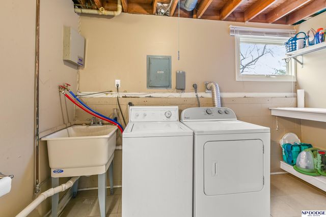 11698 Roanoke Boulevard, Omaha, NE 68164