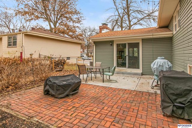 11698 Roanoke Boulevard, Omaha, NE 68164