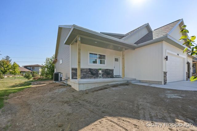 1976 Aspen Vly Lane, Ionia, MI 48846