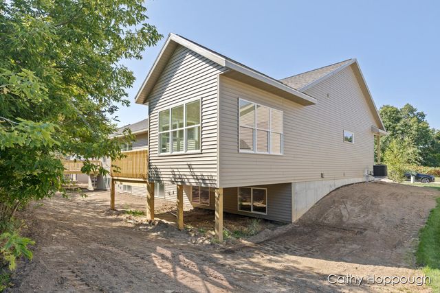 1976 Aspen Vly Lane, Ionia, MI 48846