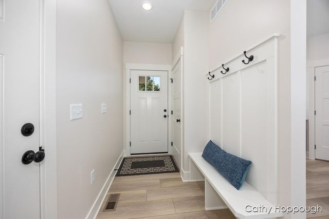 1976 Aspen Vly Lane, Ionia, MI 48846