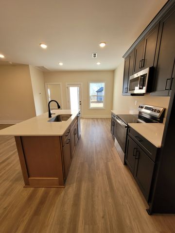 211 Sandalwood Way, Dickson, TN 37055