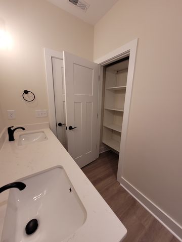 211 Sandalwood Way, Dickson, TN 37055