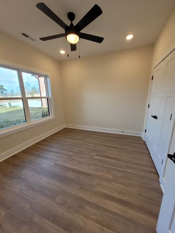 211 Sandalwood Way, Dickson, TN 37055