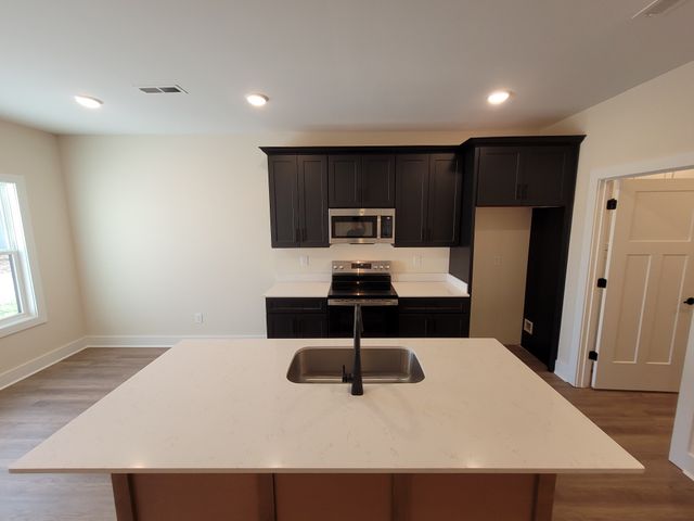 211 Sandalwood Way, Dickson, TN 37055