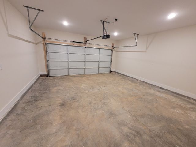 211 Sandalwood Way, Dickson, TN 37055