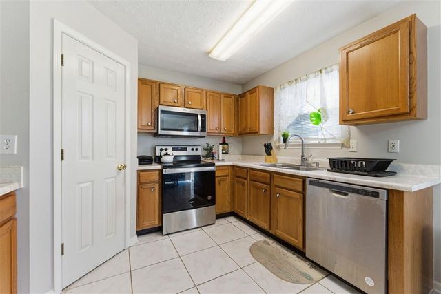 4237 Chestnut Lake Avenue, Lithonia, GA 30038