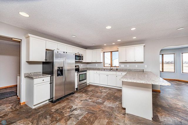 2717 88th Avenue S, Fargo, ND 58104