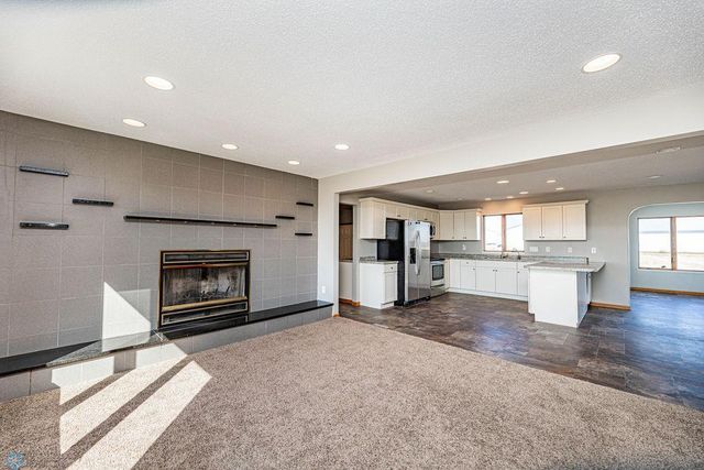 2717 88th Avenue S, Fargo, ND 58104