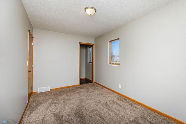 2717 88th Avenue S, Fargo, ND 58104