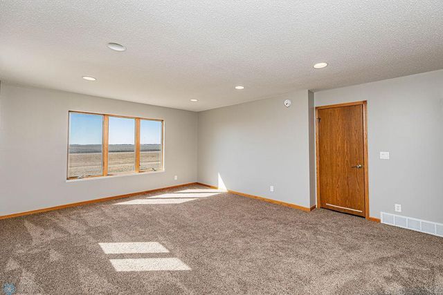 2717 88th Avenue S, Fargo, ND 58104