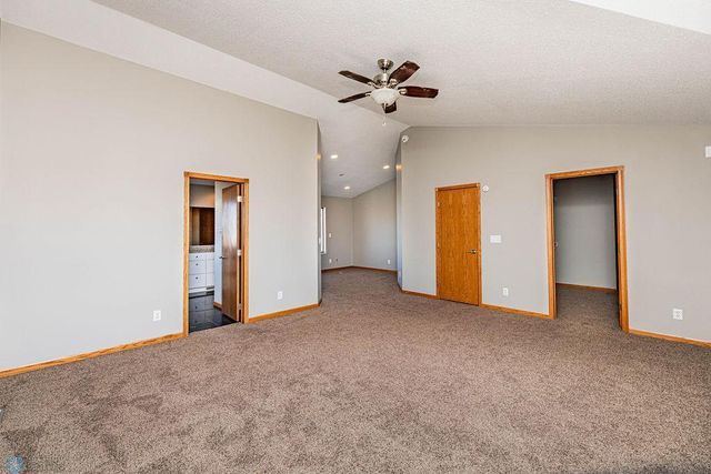 2717 88th Avenue S, Fargo, ND 58104
