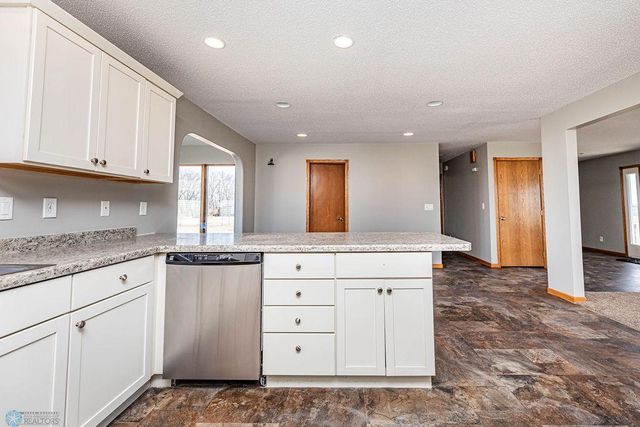 2717 88th Avenue S, Fargo, ND 58104
