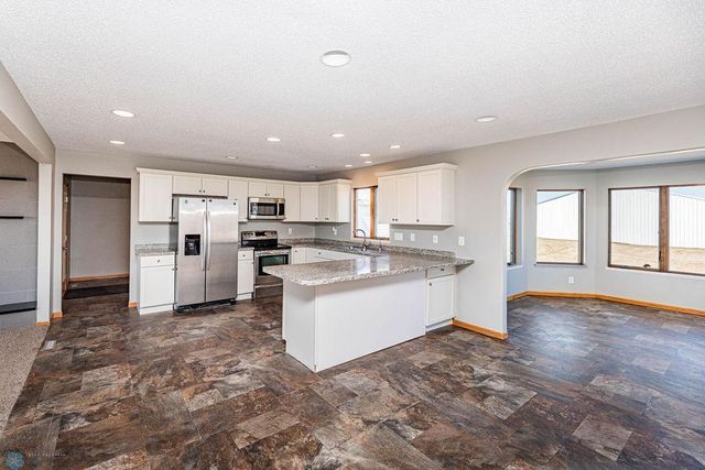 2717 88th Avenue S, Fargo, ND 58104