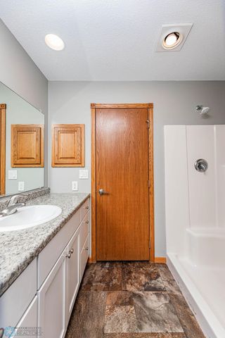 2717 88th Avenue S, Fargo, ND 58104