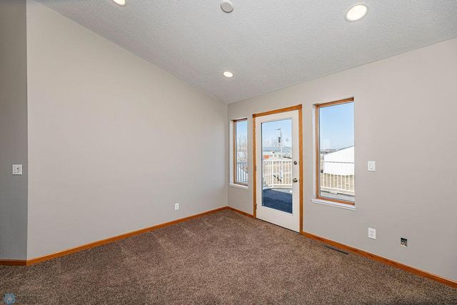 2717 88th Avenue S, Fargo, ND 58104