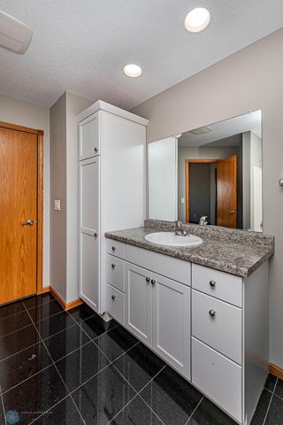2717 88th Avenue S, Fargo, ND 58104