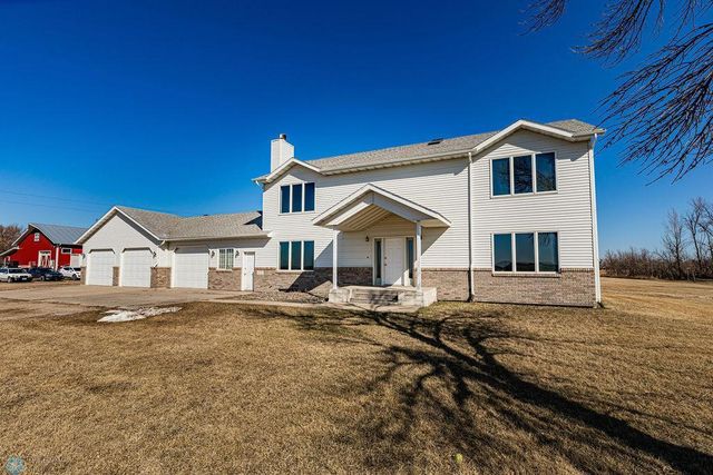 2717 88th Avenue S, Fargo, ND 58104
