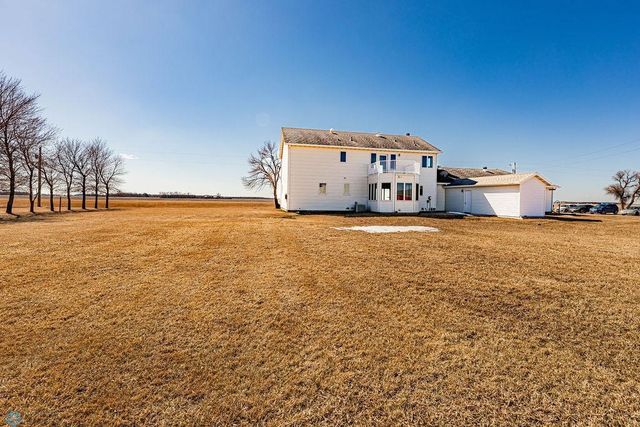 2717 88th Avenue S, Fargo, ND 58104