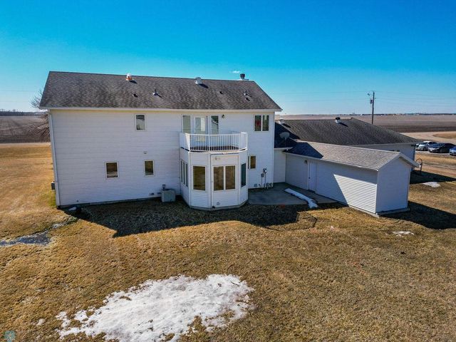 2717 88th Avenue S, Fargo, ND 58104