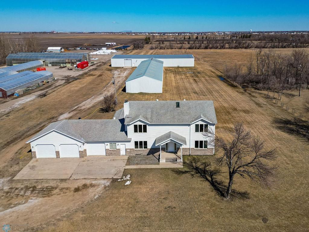 2717 88th Avenue S, Fargo, ND 58104