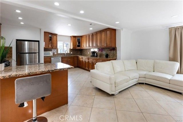 6732 Farmdale, North Hollywood (los Angeles), CA 91606